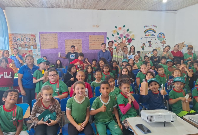 Alunos aprendem compostagem na E.M. Profª Maria da Conceição