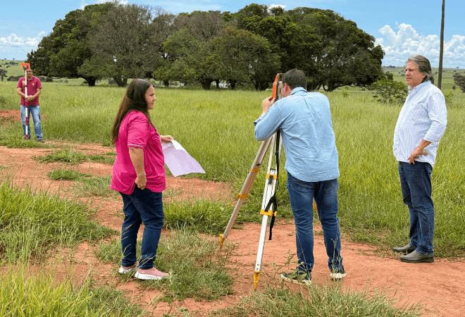 Prefeitura-vistoria-area-do-loteamento-Amarildo-Cruz-para-regularizacao-do-projeto