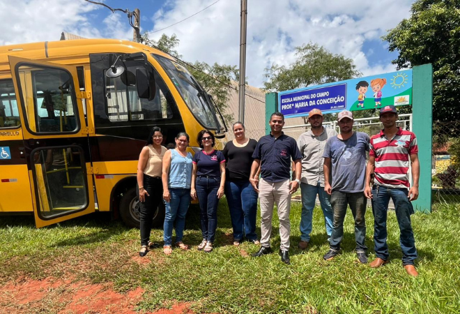 Novo-onibus-reforca-transporte-de-estudantes-no-Assentamento-Santa-Clara