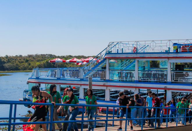 Passeios-a-bordo-do-barco-Odisseia
