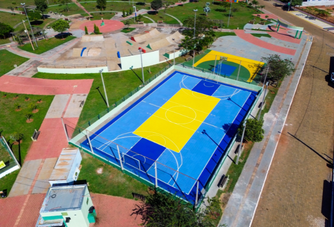 Quadra-de-esportes-da-Praca-Helena-Vitiritti-recebe-revitalizacao-completa
